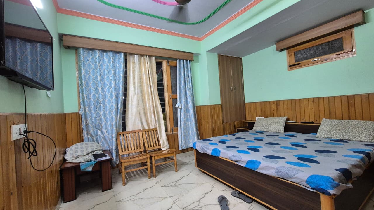 Semi Deluxe Room 